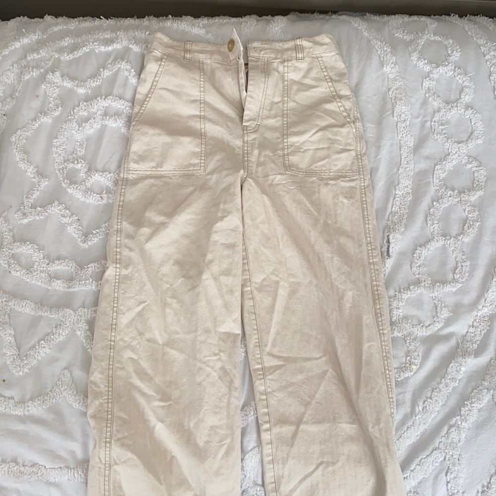 Very CUTE Free people pants in a size 4.
